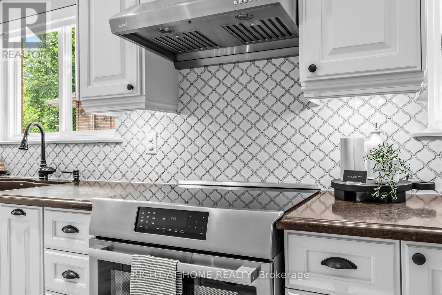 324 Woodsworth Road, Toronto, Ontario  M2L 2T6 - Photo 8 - C13475424
