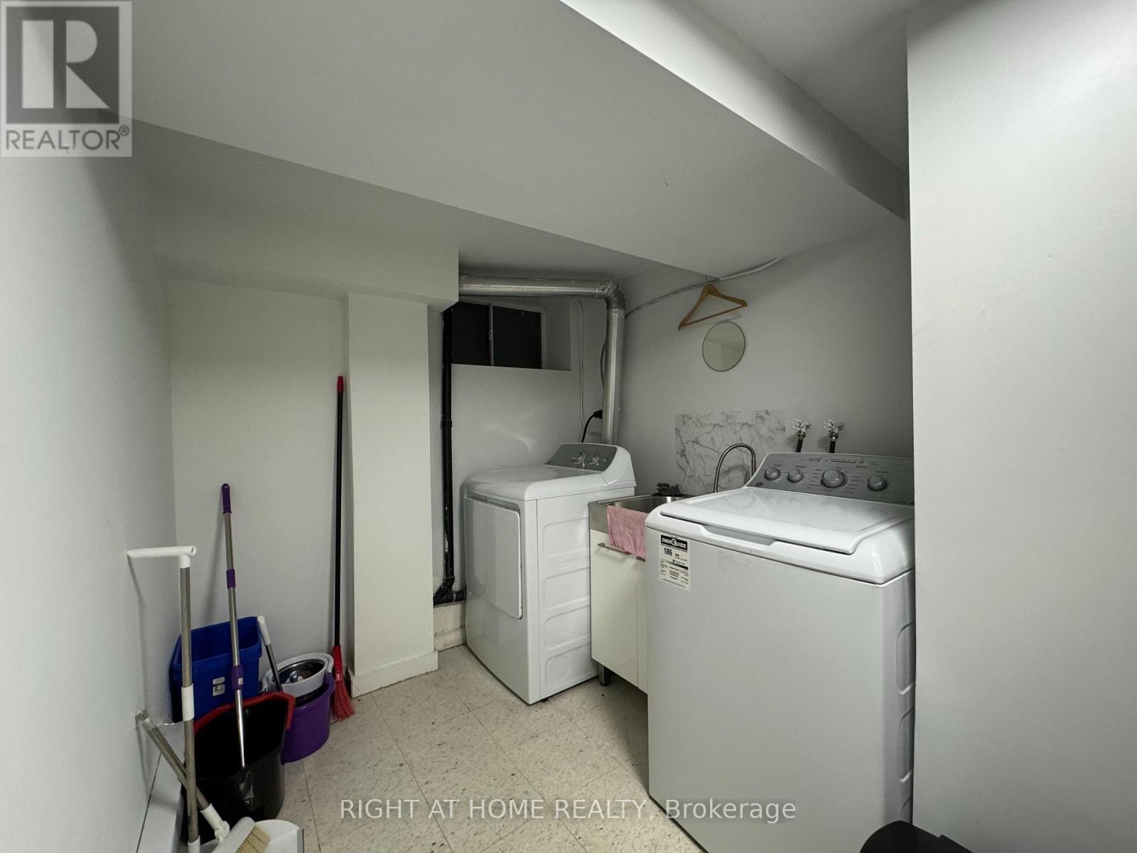 Lower Apartment - 1196 Avenue Road, Toronto, Ontario  M5N 2G1 - Photo 15 - C13476282