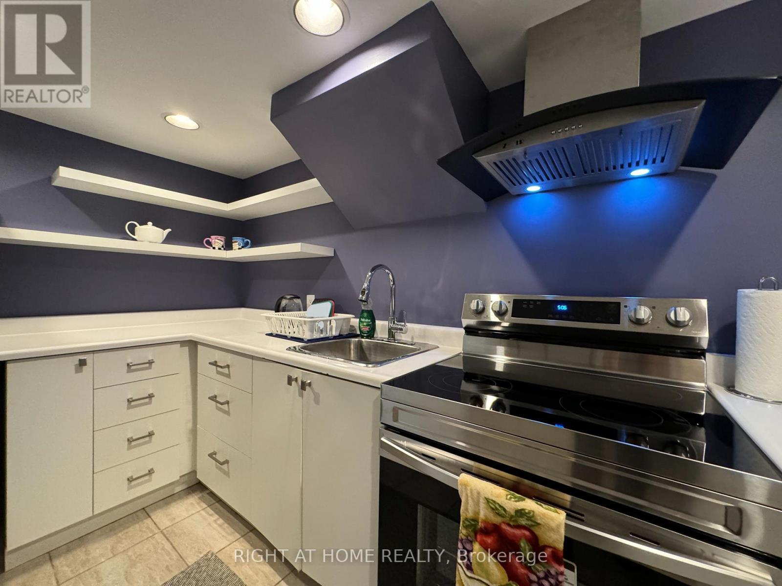 Lower Apartment - 1196 Avenue Road, Toronto, Ontario  M5N 2G1 - Photo 9 - C13476282