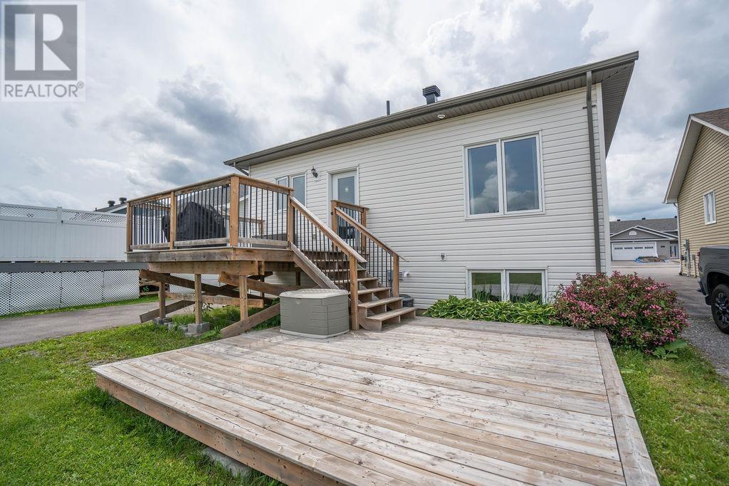 102 Central Creek Dr, Sault Ste. Marie, Ontario  P6C 6H3 - Photo 3 - SM261511