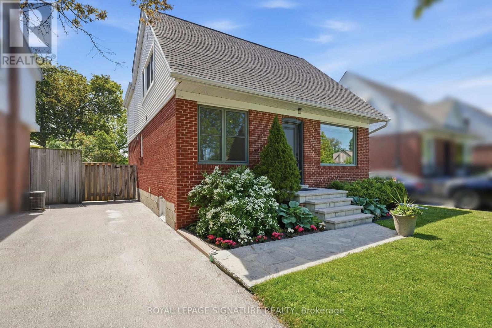 48 TOWER DRIVE, Toronto, Ontario