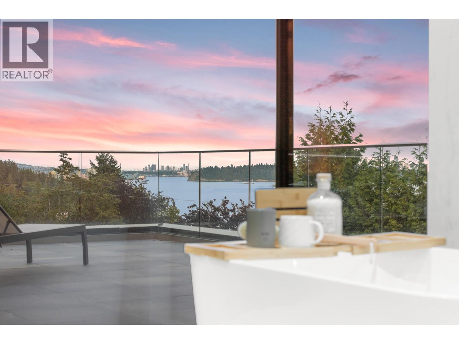 449 Hillcrest Street, West Vancouver, British Columbia V7V 2L8 - Photo 24 - R3138676