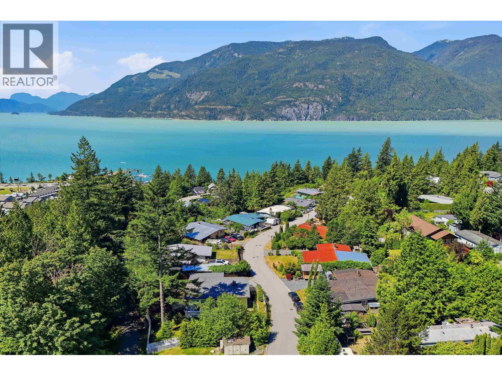 868 UPPER CRESCENT, Britannia Beach, British Columbia
