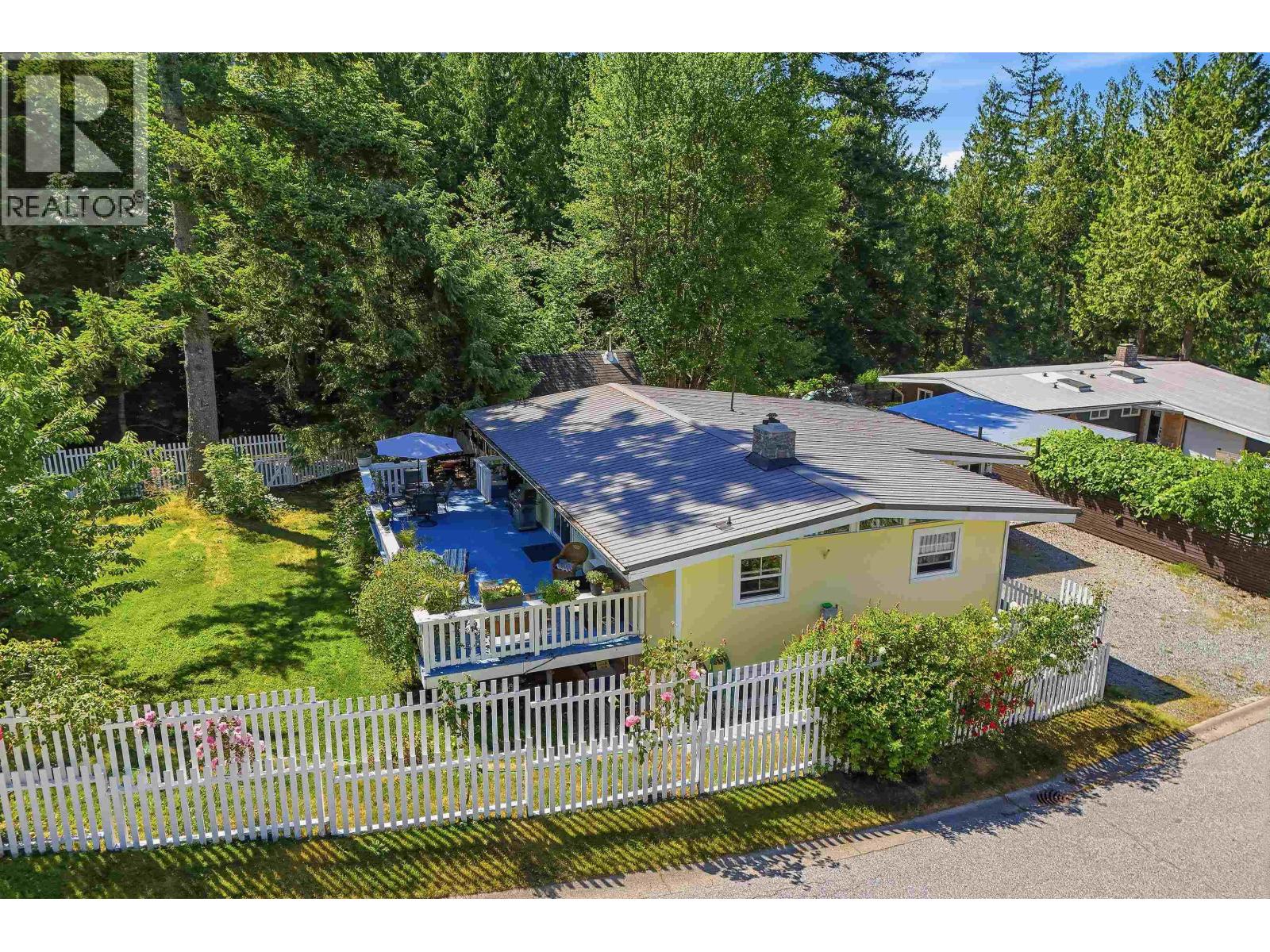 868 Upper Crescent, Britannia Beach, British Columbia V8B 1J2 - Photo 2 - R3138685