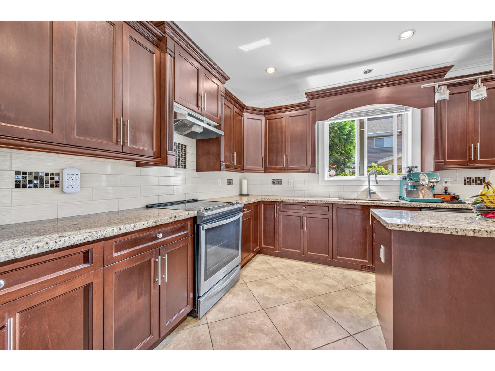 7336 201b Street, Langley, British Columbia  V2Y 3G3 - Photo 5 - R3138593