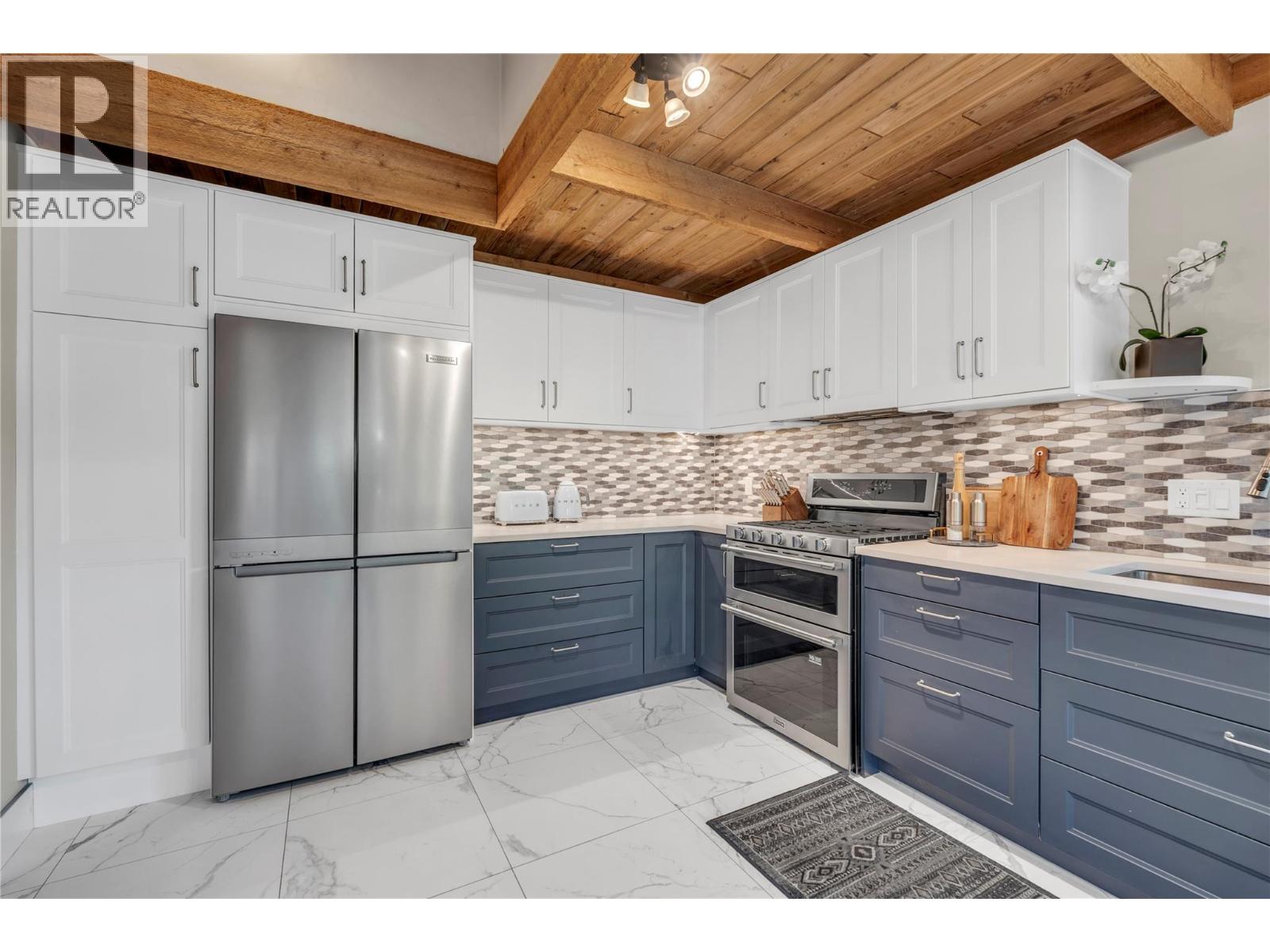 3997 Lakeside Road, Penticton, British Columbia  V2A 8W1 - Photo 6 - 10392361
