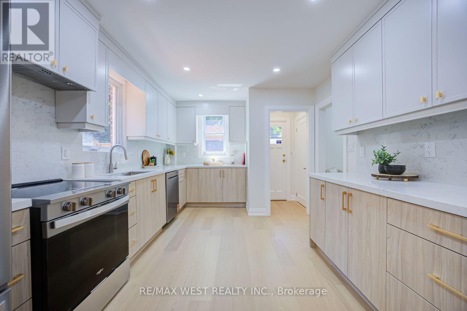 95 Glen Davis Crescent, Toronto, Ontario  M4E 1X7 - Photo 19 - E13475912
