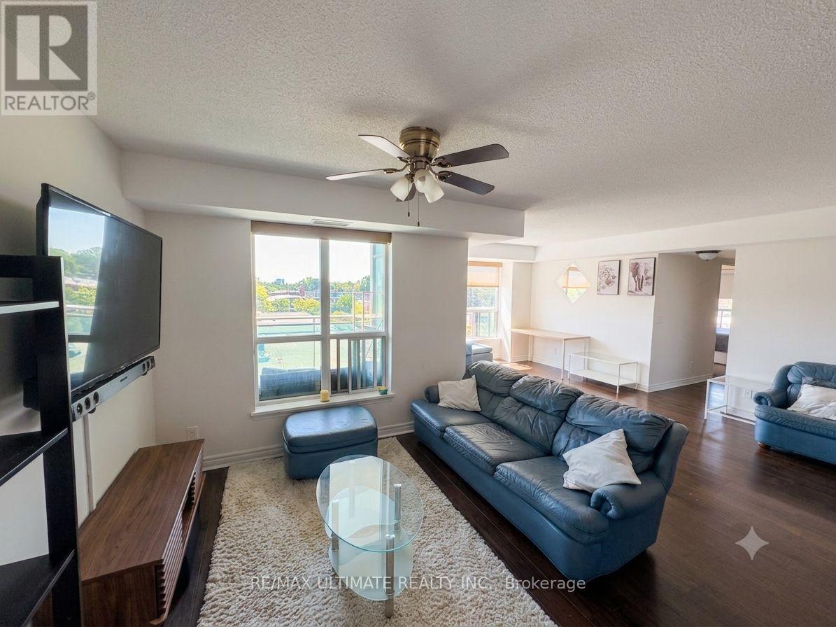 425 - 60 Fairfax Crescent, Toronto, Ontario  M1L 0E1 - Photo 2 - E13475940