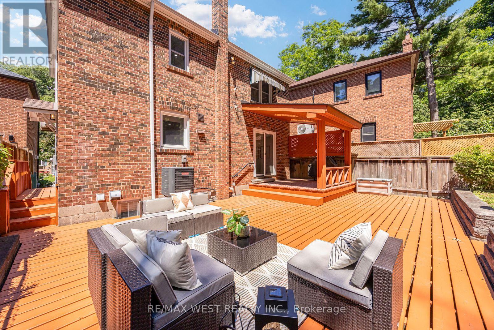 95 Glen Davis Crescent, Toronto, Ontario  M4E 1X7 - Photo 44 - E13475912