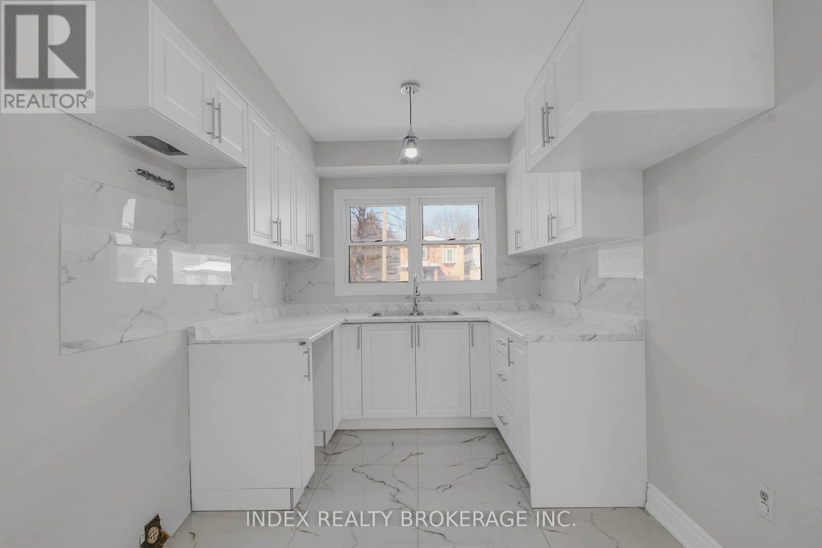 23 Drew Court, Whitby, Ontario  L1N 8X6 - Photo 6 - E13476340