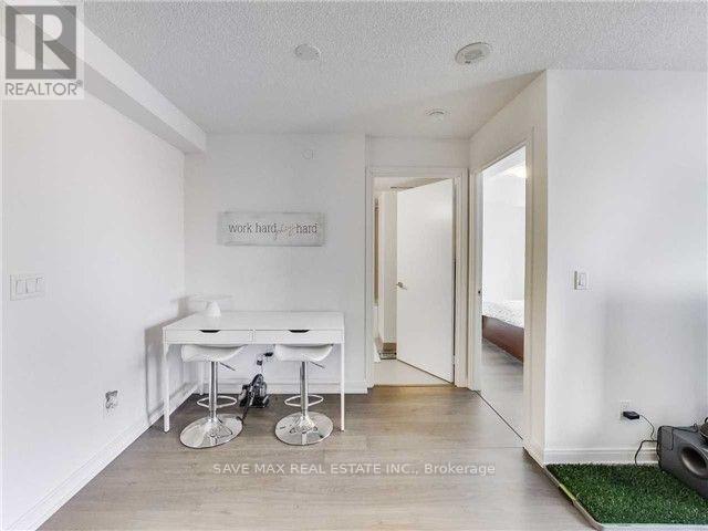 1909 - 255 Village Green, Toronto, Ontario  M1S 0L3 - Photo 8 - E13476444