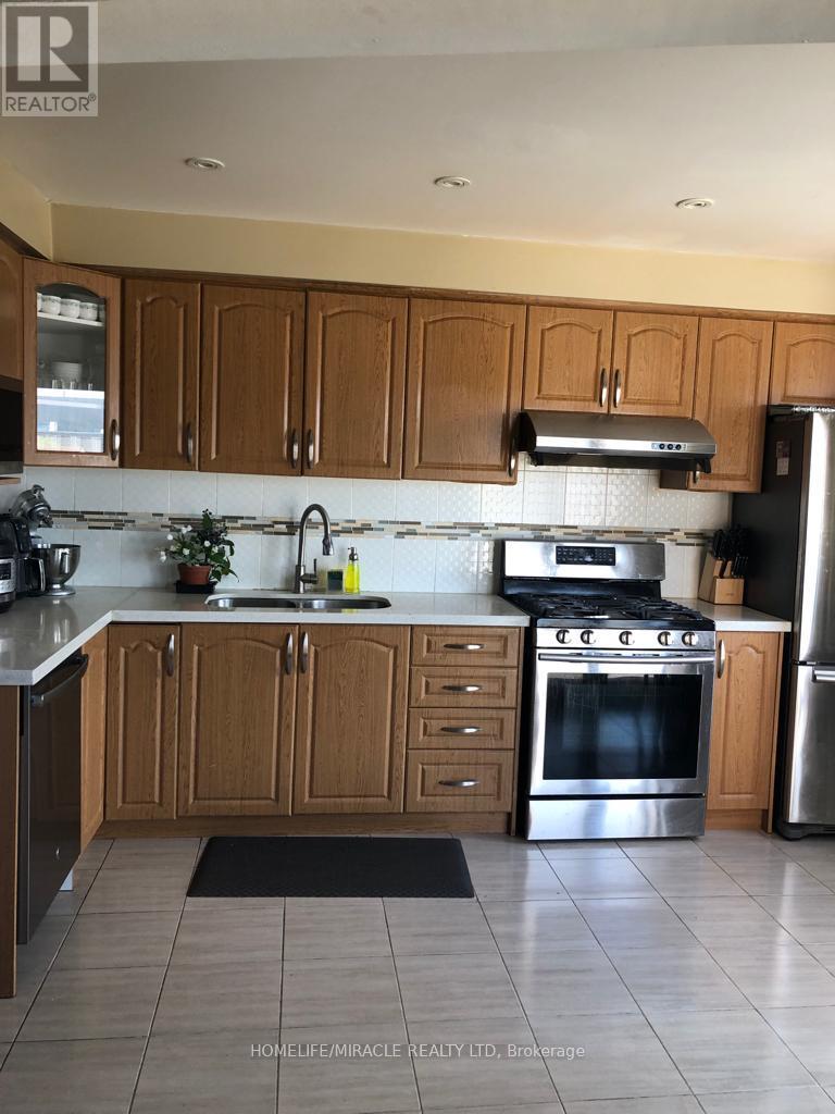144 Robbinstone Drive, Toronto, Ontario  M1B 2E7 - Photo 4 - E13476622
