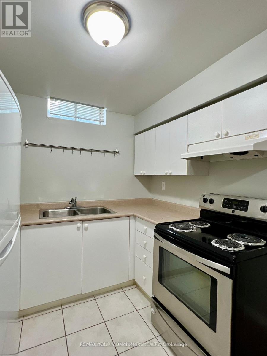 65 Dakin Drive S, Ajax, Ontario  L1T 2S5 - Photo 6 - E13476702