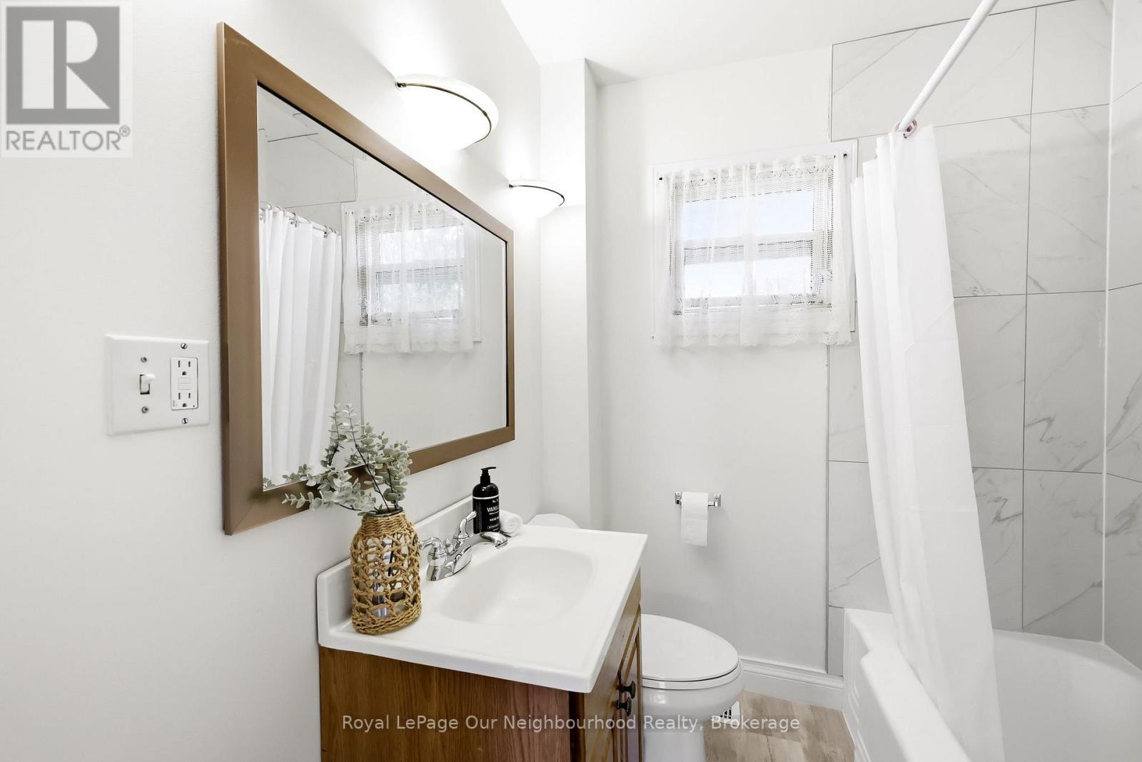329 Perry Street, Whitby, Ontario  L1N 4C2 - Photo 20 - E13476578