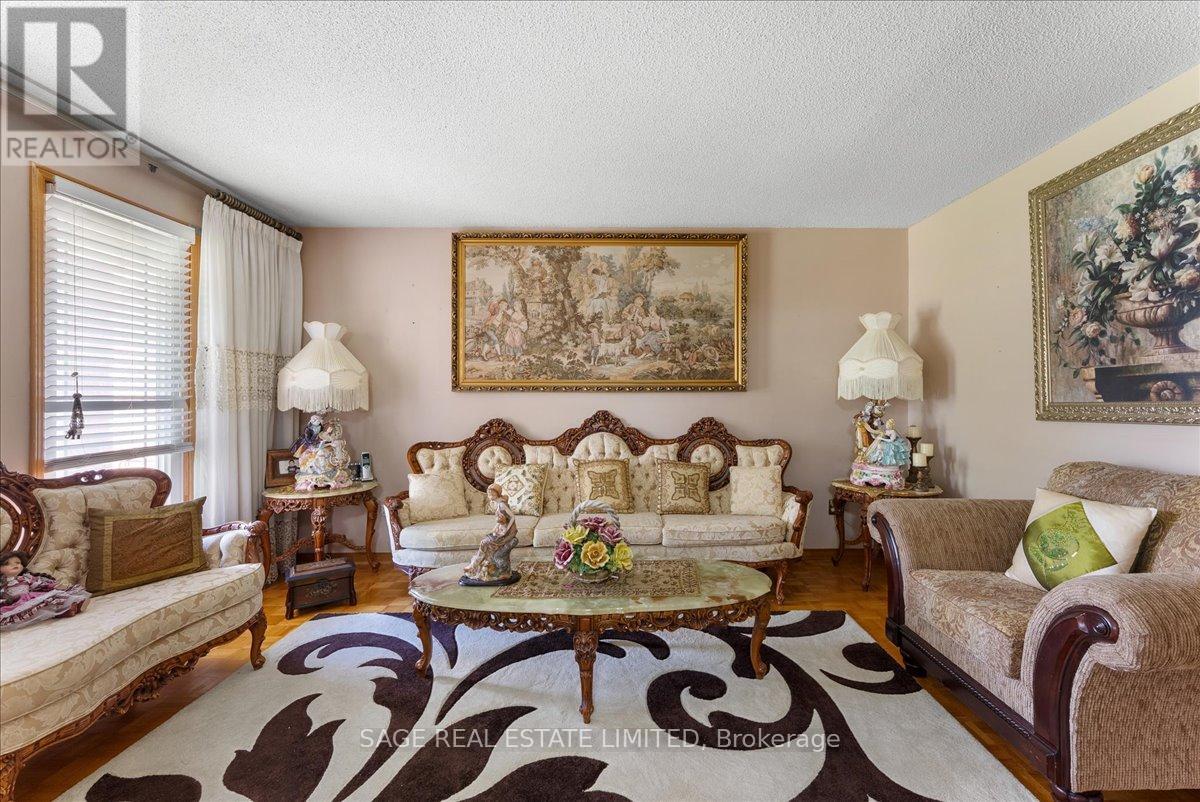 116 Butterfield Crescent, Vaughan, Ontario  L6A 1J3 - Photo 5 - N13476202
