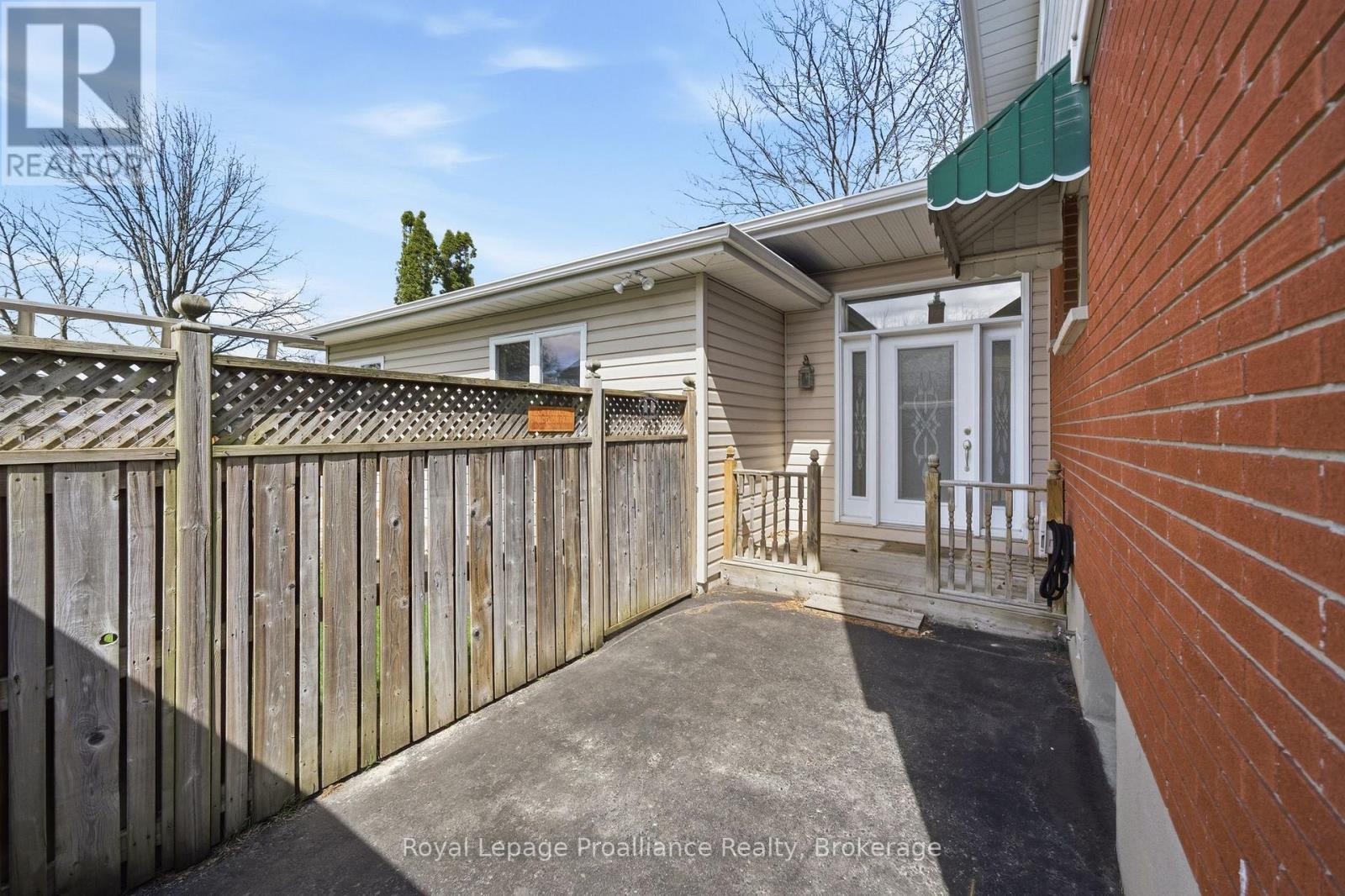 49 Plaza Square, Belleville, Ontario  K8N 4J2 - Photo 5 - X13474758