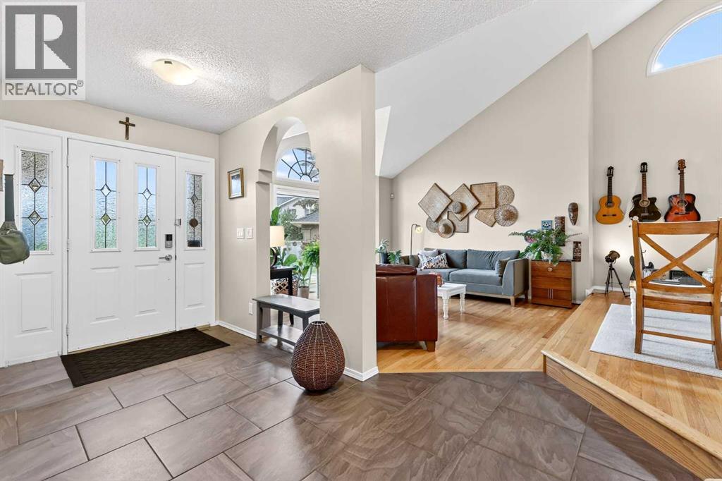 115 Woodpark Terrace SW, Calgary, Alberta  T2W 6E7 - Photo 3 - A2318422