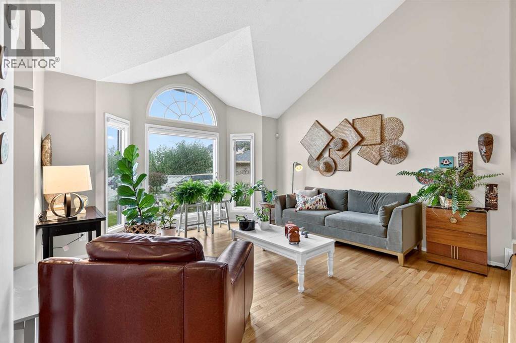 115 Woodpark Terrace SW, Calgary, Alberta  T2W 6E7 - Photo 5 - A2318422