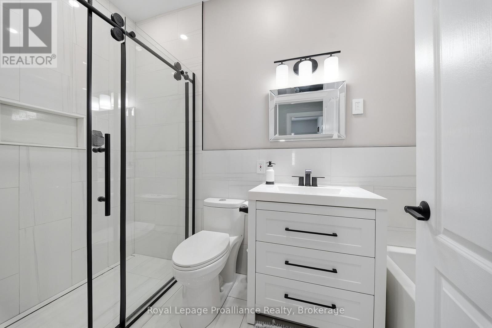 29 Hickory Grove, Belleville, Ontario  K8N 5X6 - Photo 20 - X13476008