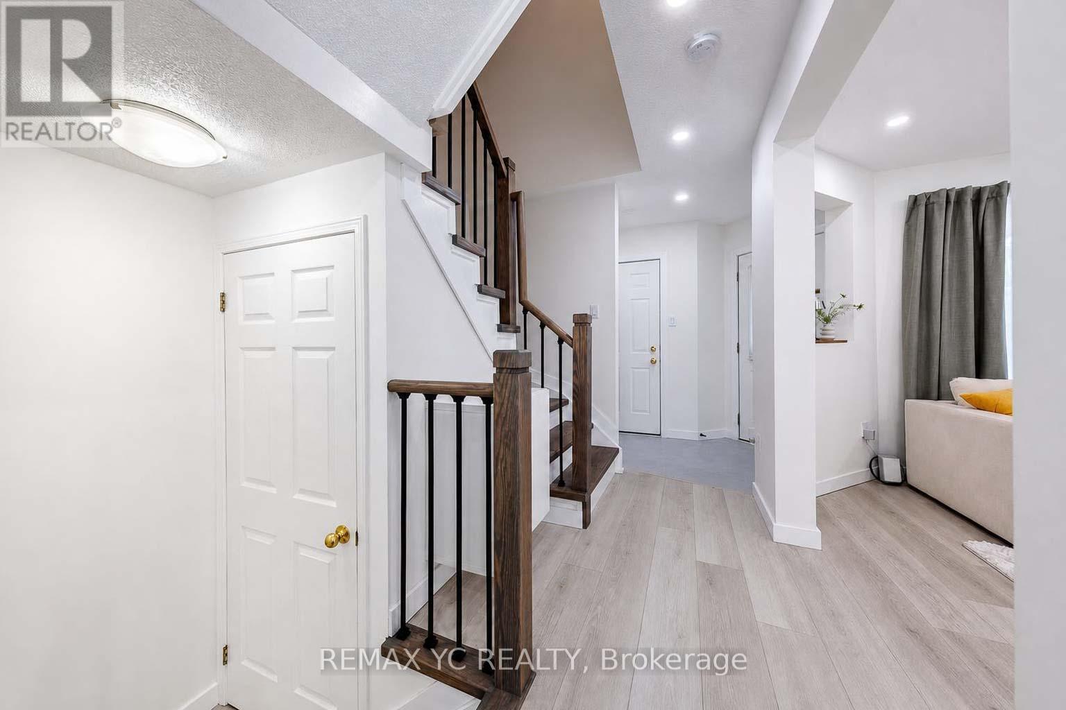 38 Pickett Crescent, Barrie, Ontario  L4N 8B8 - Photo 7 - S13475576