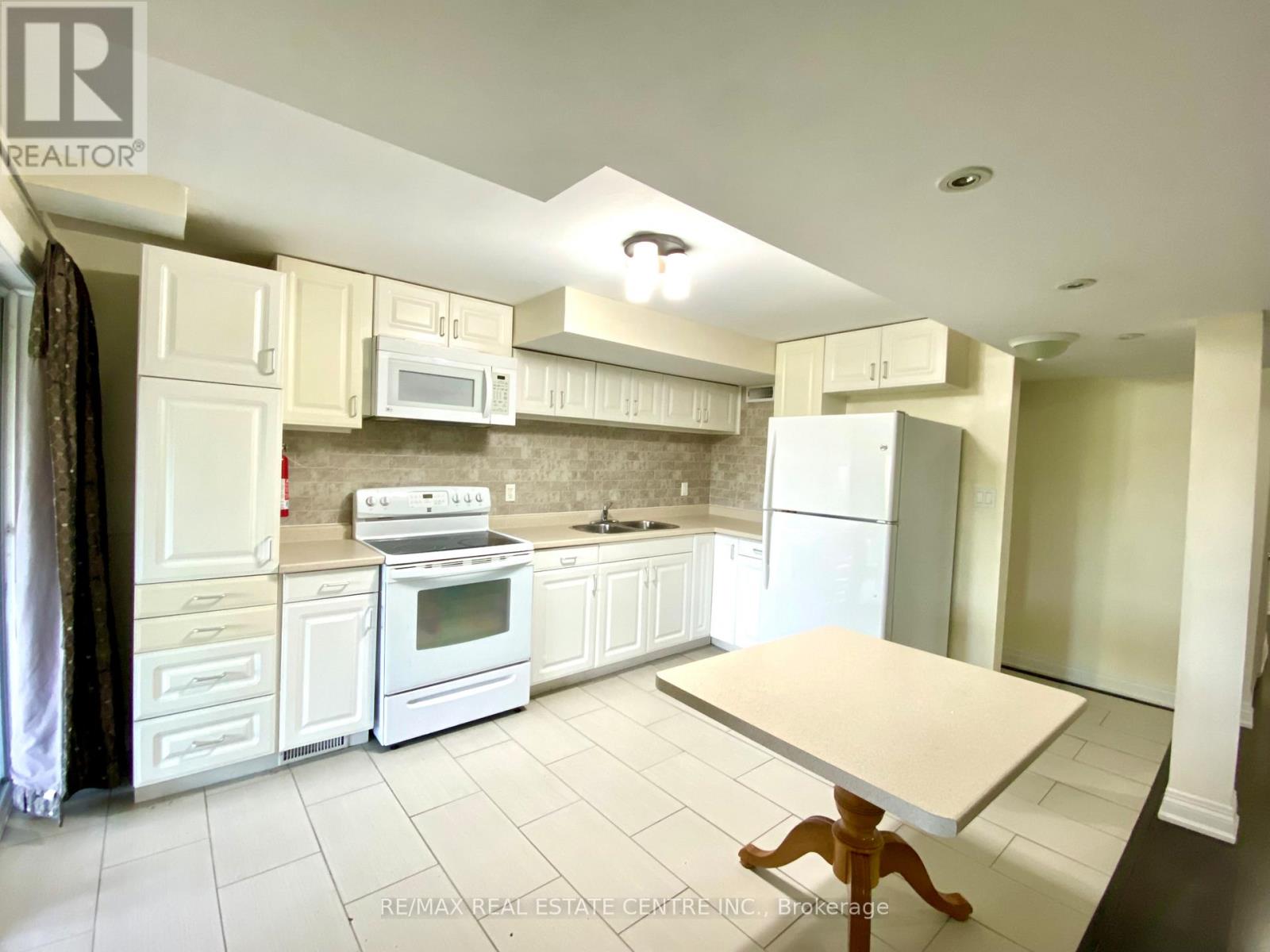 65 Stoneylake Avenue, Brampton, Ontario  L6V 4R2 - Photo 4 - W12859006