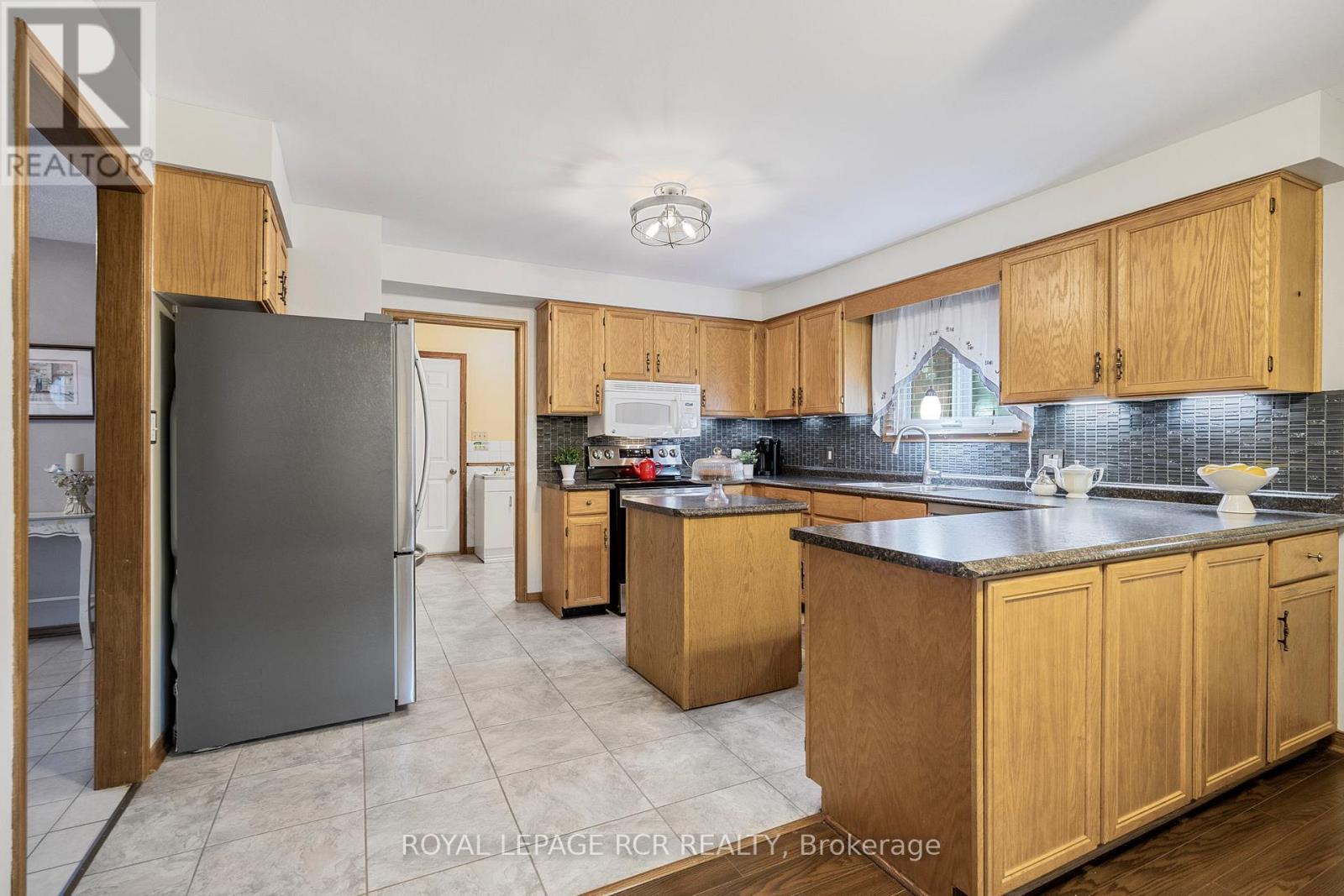 39 Passmore Avenue, Orangeville, Ontario L9W 4K4 - Photo 6 - W12880674