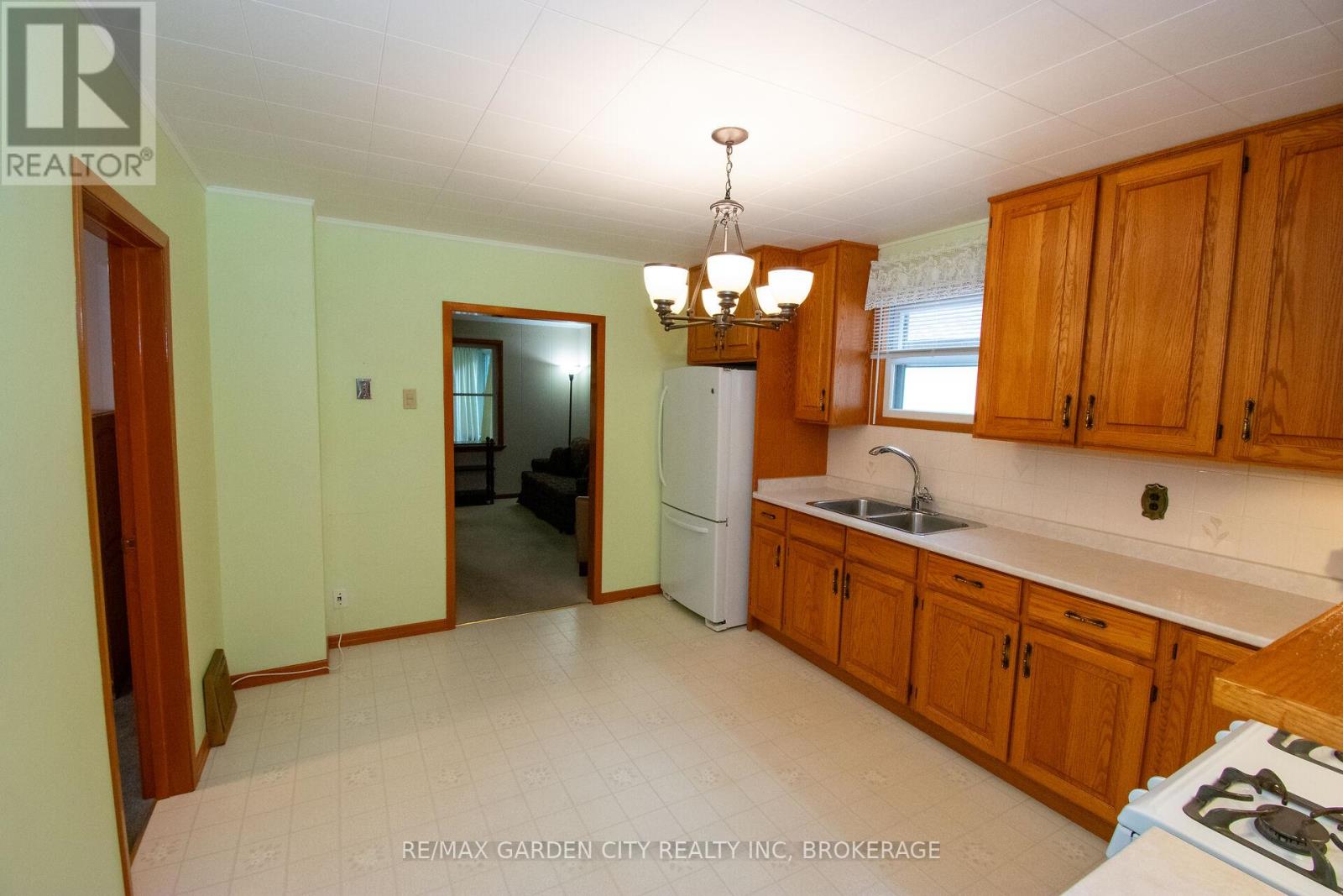 38 Mildred Avenue, St. Catharines, Ontario  L2R 6J1 - Photo 17 - X13475530