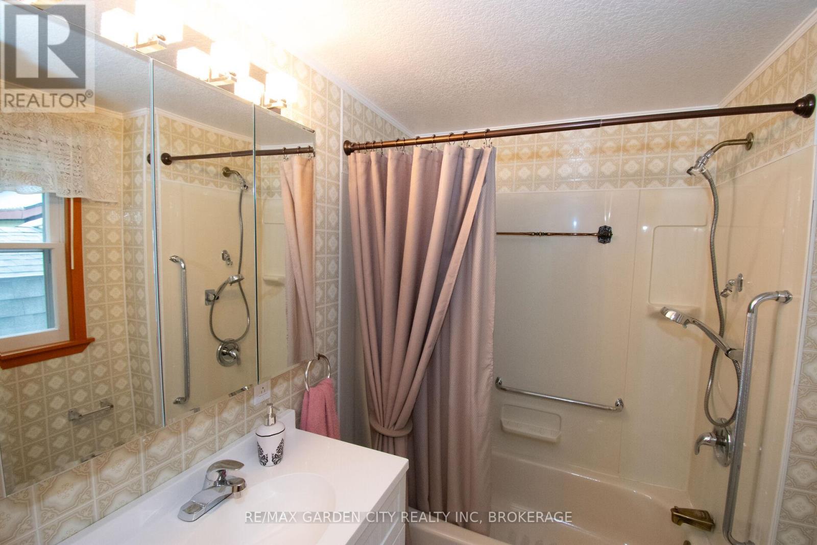 38 Mildred Avenue, St. Catharines, Ontario  L2R 6J1 - Photo 24 - X13475530