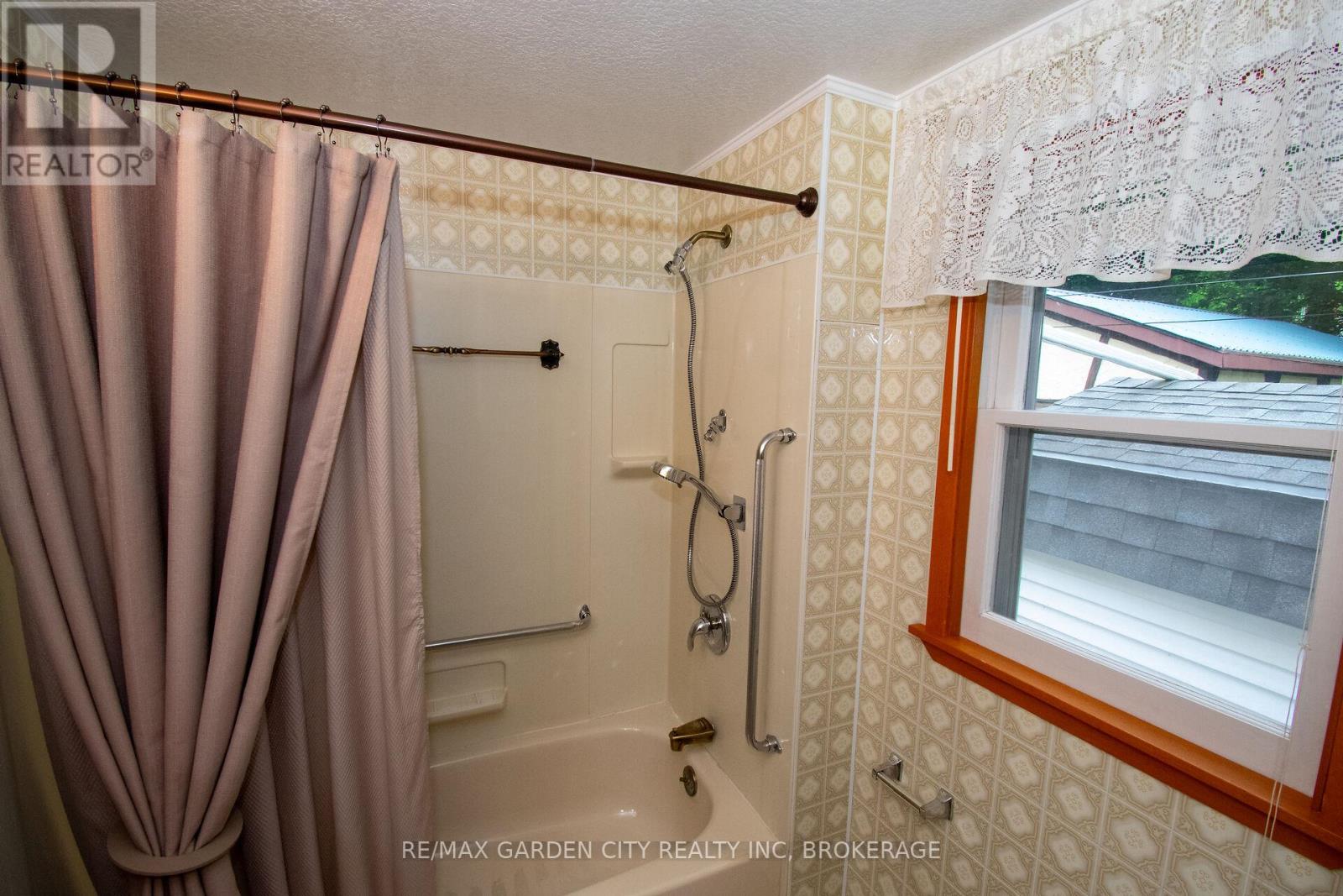 38 Mildred Avenue, St. Catharines, Ontario  L2R 6J1 - Photo 25 - X13475530