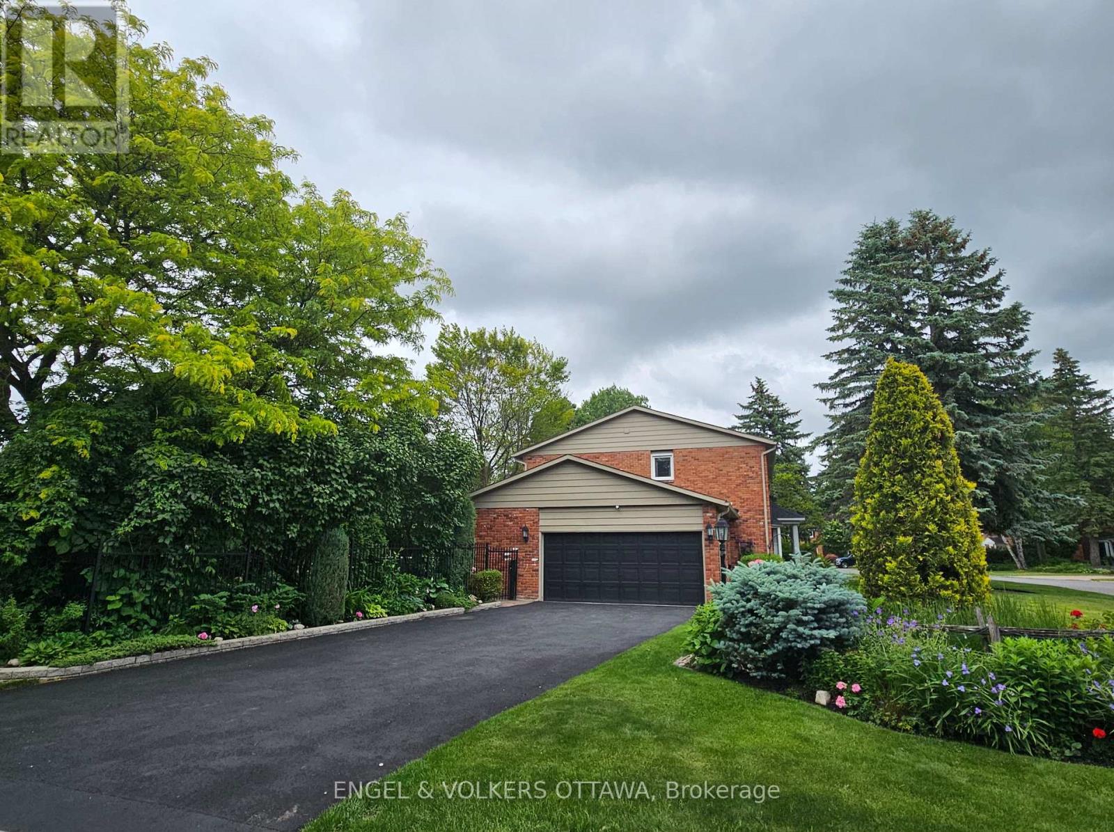 1 Erinlea Court, Ottawa, Ontario  K2E 7C8 - Photo 3 - X13034136
