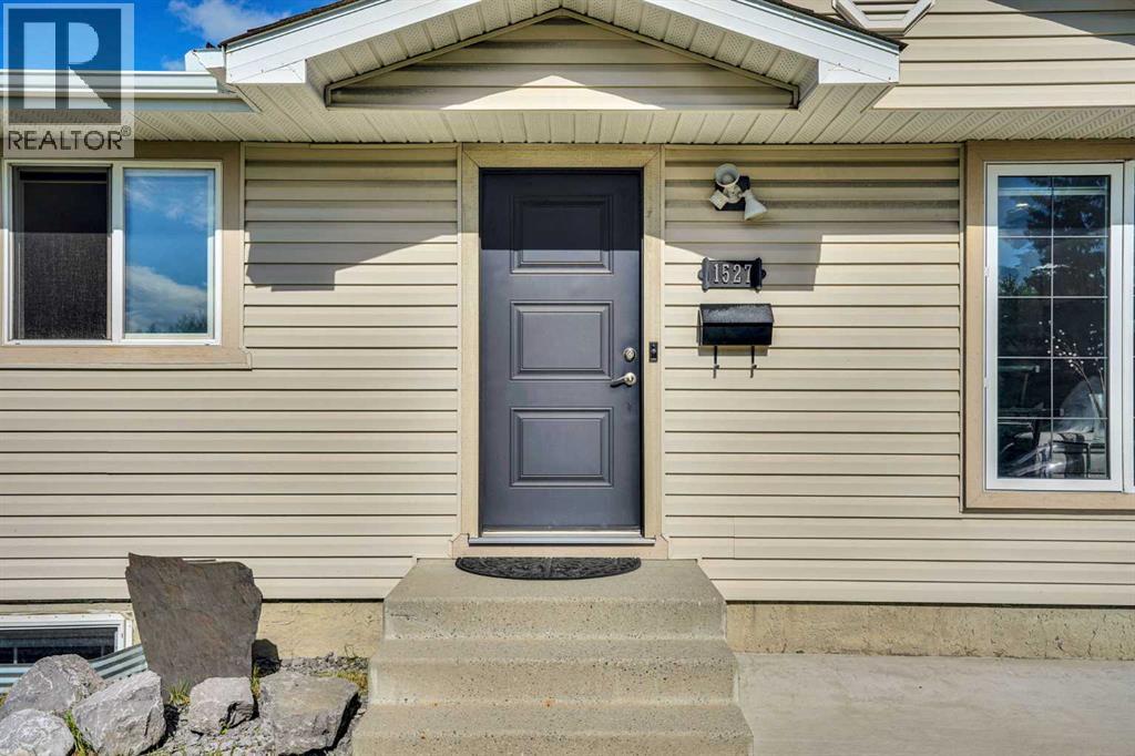 1527 Maitland Drive NE, Calgary, Alberta  T2A 5V2 - Photo 6 - A2321382