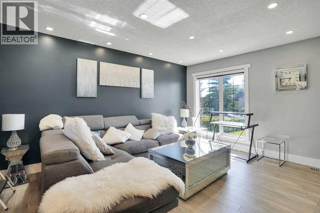 1527 Maitland Drive NE, Calgary, Alberta  T2A 5V2 - Photo 9 - A2321382