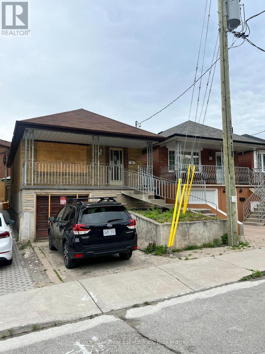 12 Holmesdale Road, Toronto, Ontario  M6E 1Y1 - Photo 2 - W12861182