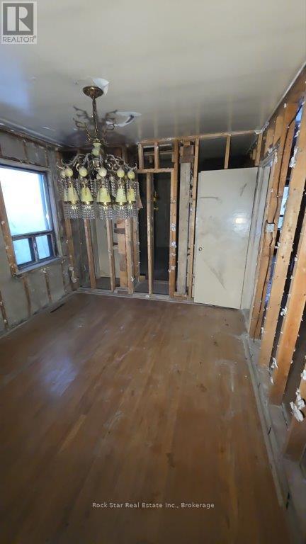 12 Holmesdale Road, Toronto, Ontario  M6E 1Y1 - Photo 5 - W12861182