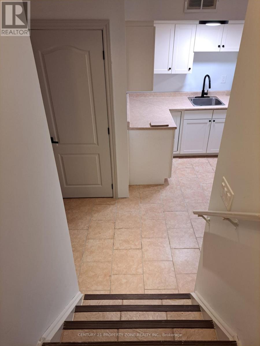 3281 Sunlight Street, Mississauga, Ontario  L5M 0G7 - Photo 2 - W13475664