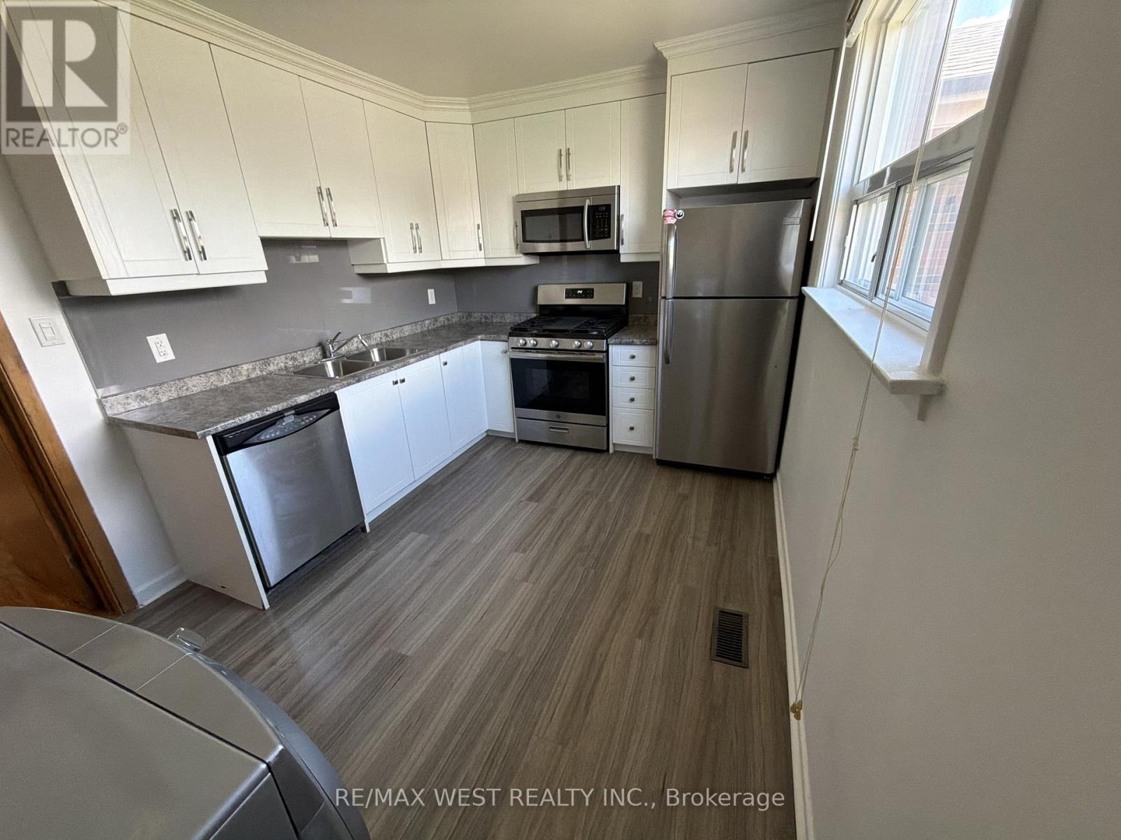 Upper - 78 Millicent Street, Toronto, Ontario  M6H 1W4 - Photo 3 - W13475708