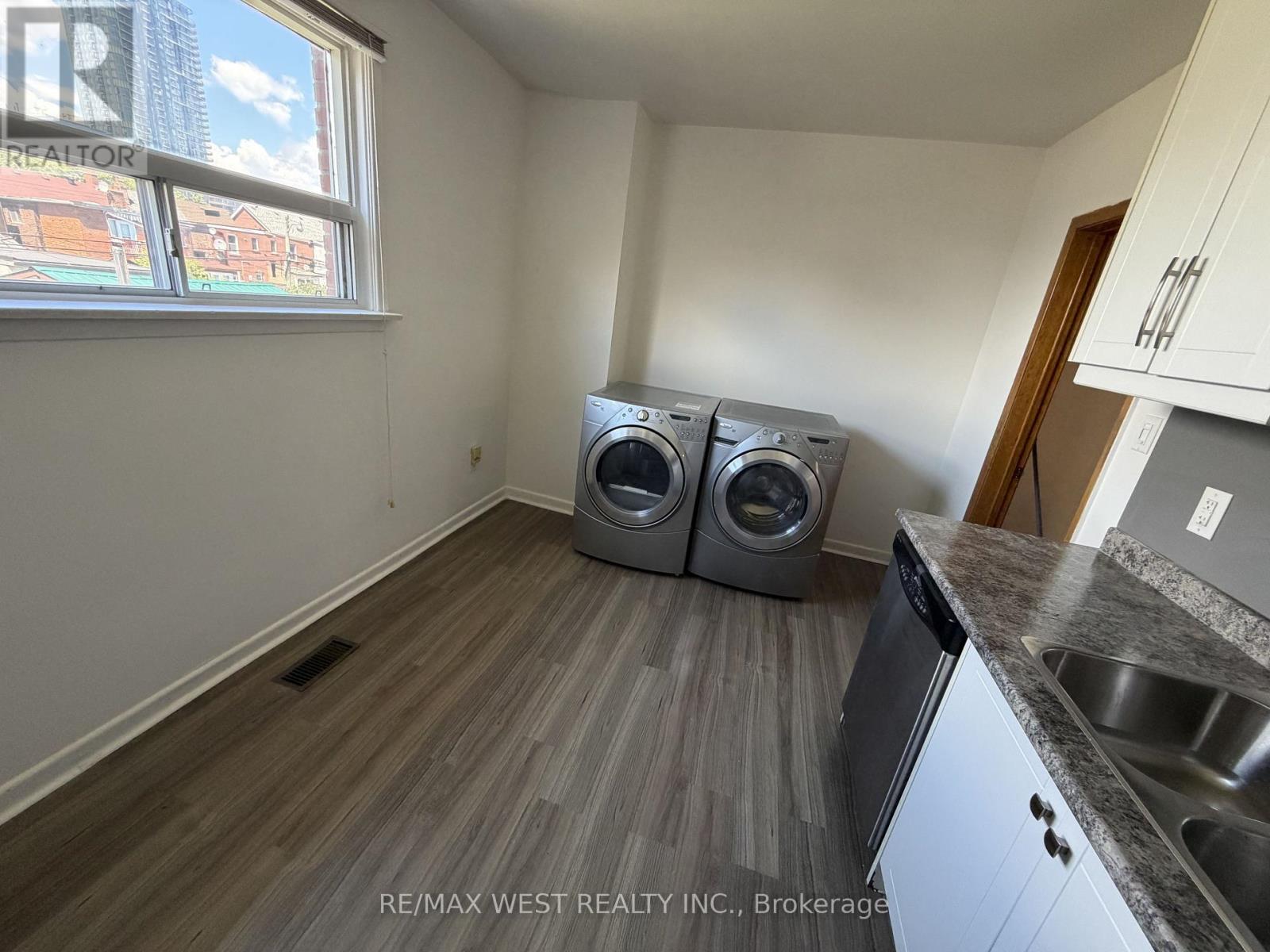 Upper - 78 Millicent Street, Toronto, Ontario  M6H 1W4 - Photo 5 - W13475708