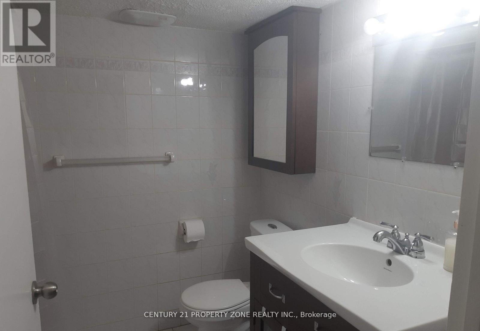 Upper - 164 Earnscliffe Circle, Brampton, Ontario  L6T 2B7 - Photo 6 - W13475604