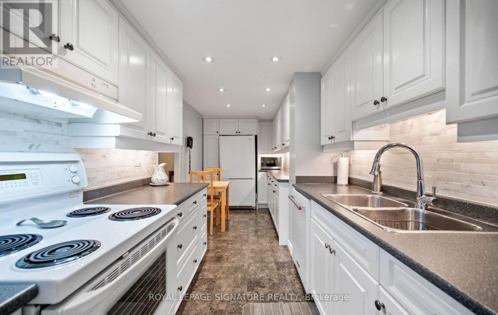 606 - 820 Burnhamthorpe Road, Toronto, Ontario  M9C 4W2 - Photo 16 - W13475772