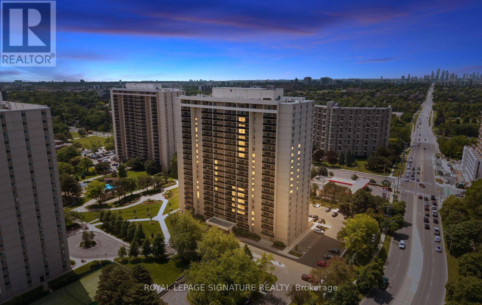 606 - 820 Burnhamthorpe Road, Toronto, Ontario  M9C 4W2 - Photo 2 - W13475772