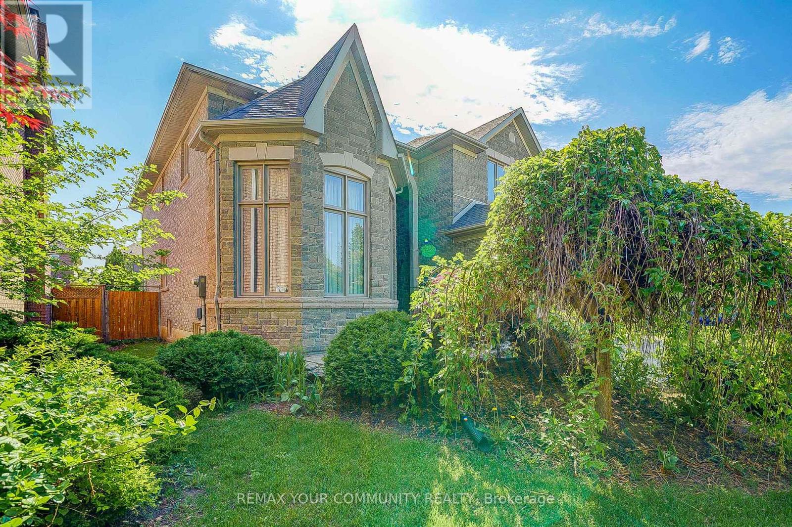7 Fern Avenue, Richmond Hill, Ontario  L4B 3R7 - Photo 2 - N13439706