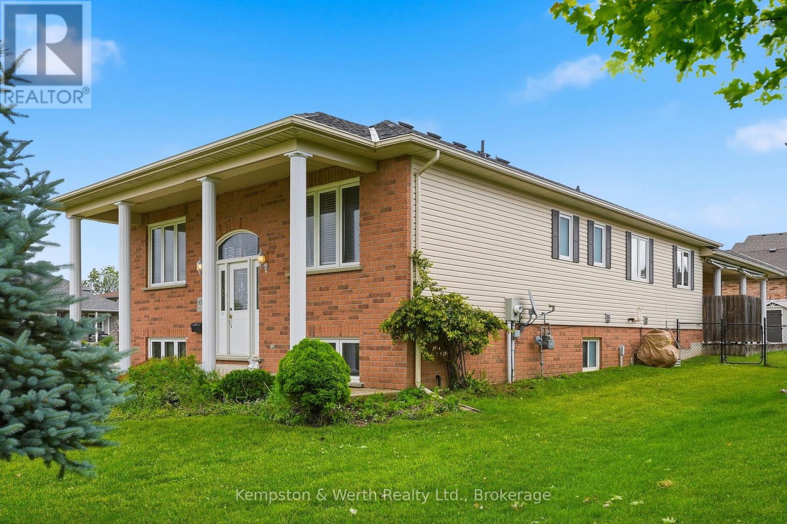900 Boyd Avenue, North Perth, Ontario  N4W 3V5 - Photo 4 - X13475834