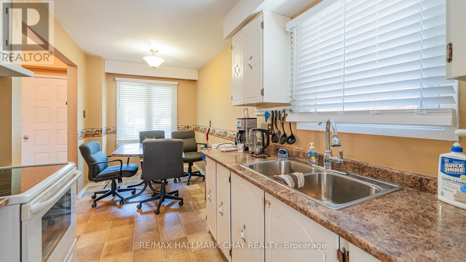 22 Rowe Court, Brampton, Ontario  L6X 2S2 - Photo 10 - W13475968