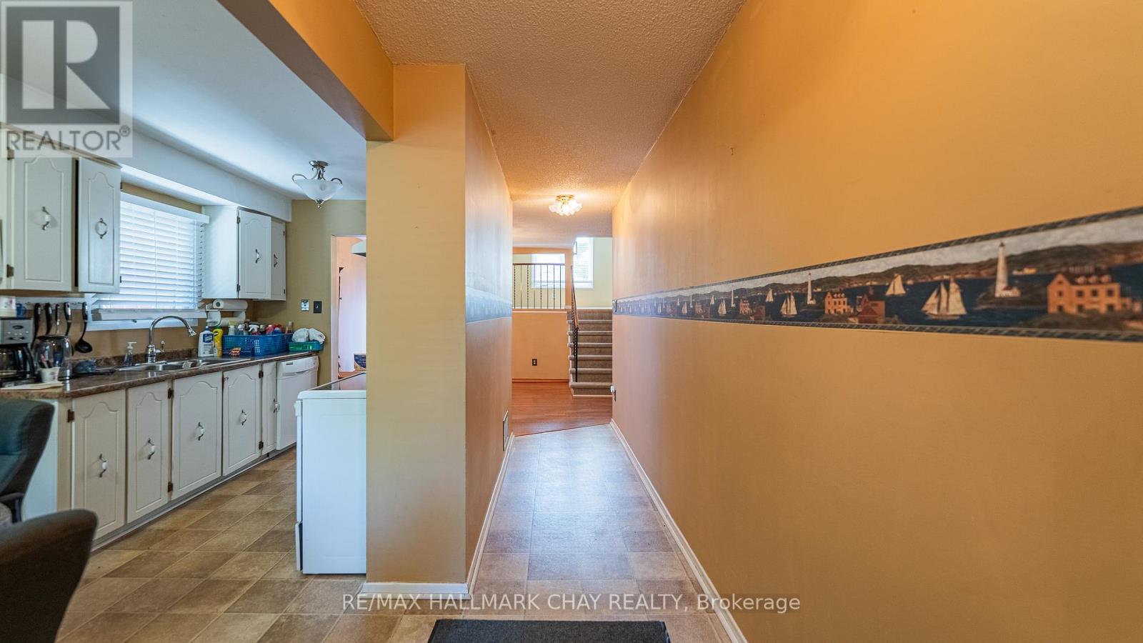 22 Rowe Court, Brampton, Ontario  L6X 2S2 - Photo 4 - W13475968