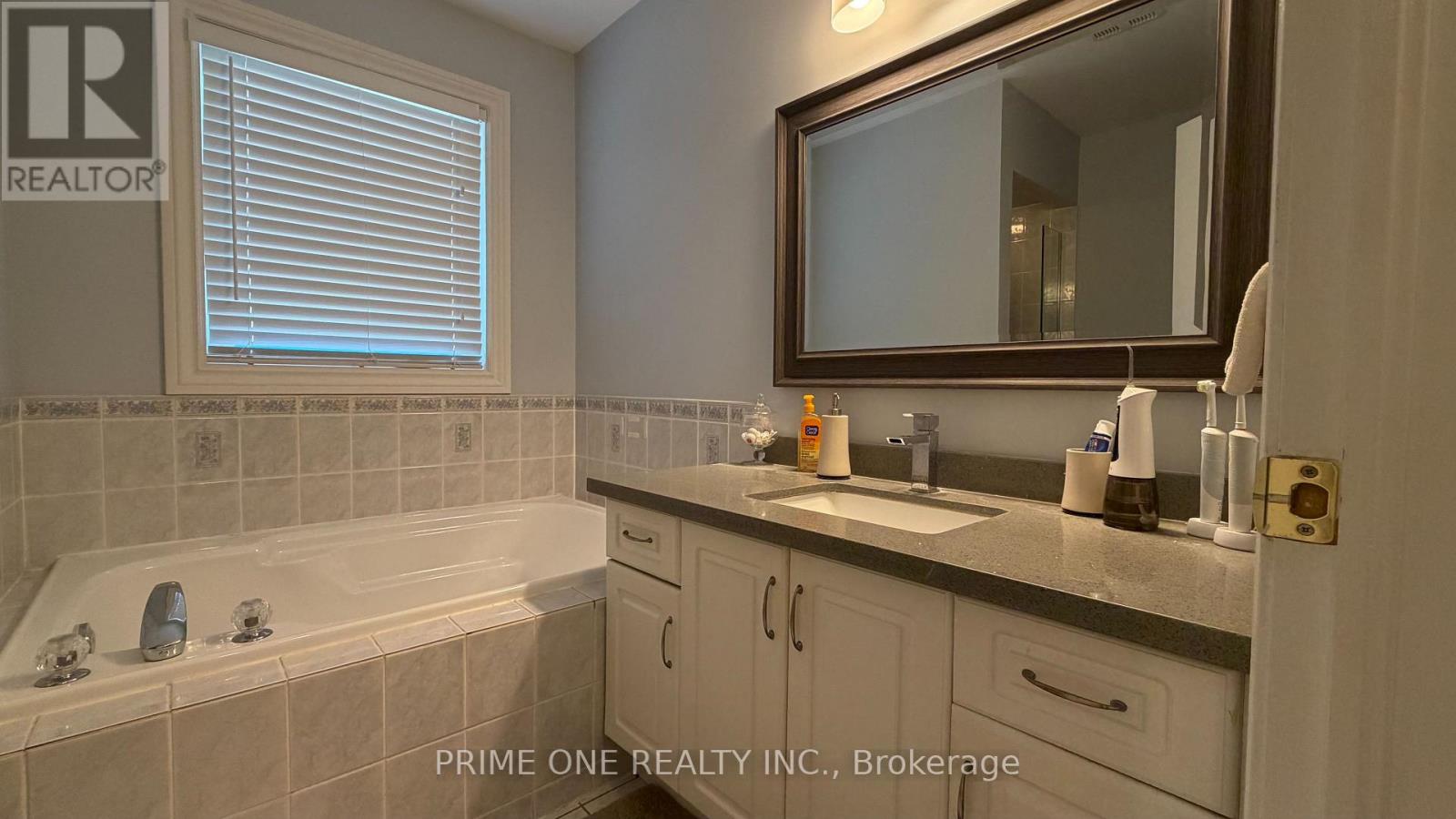 7124 Village Walk, Mississauga, Ontario  L5W 1X4 - Photo 25 - W13475996
