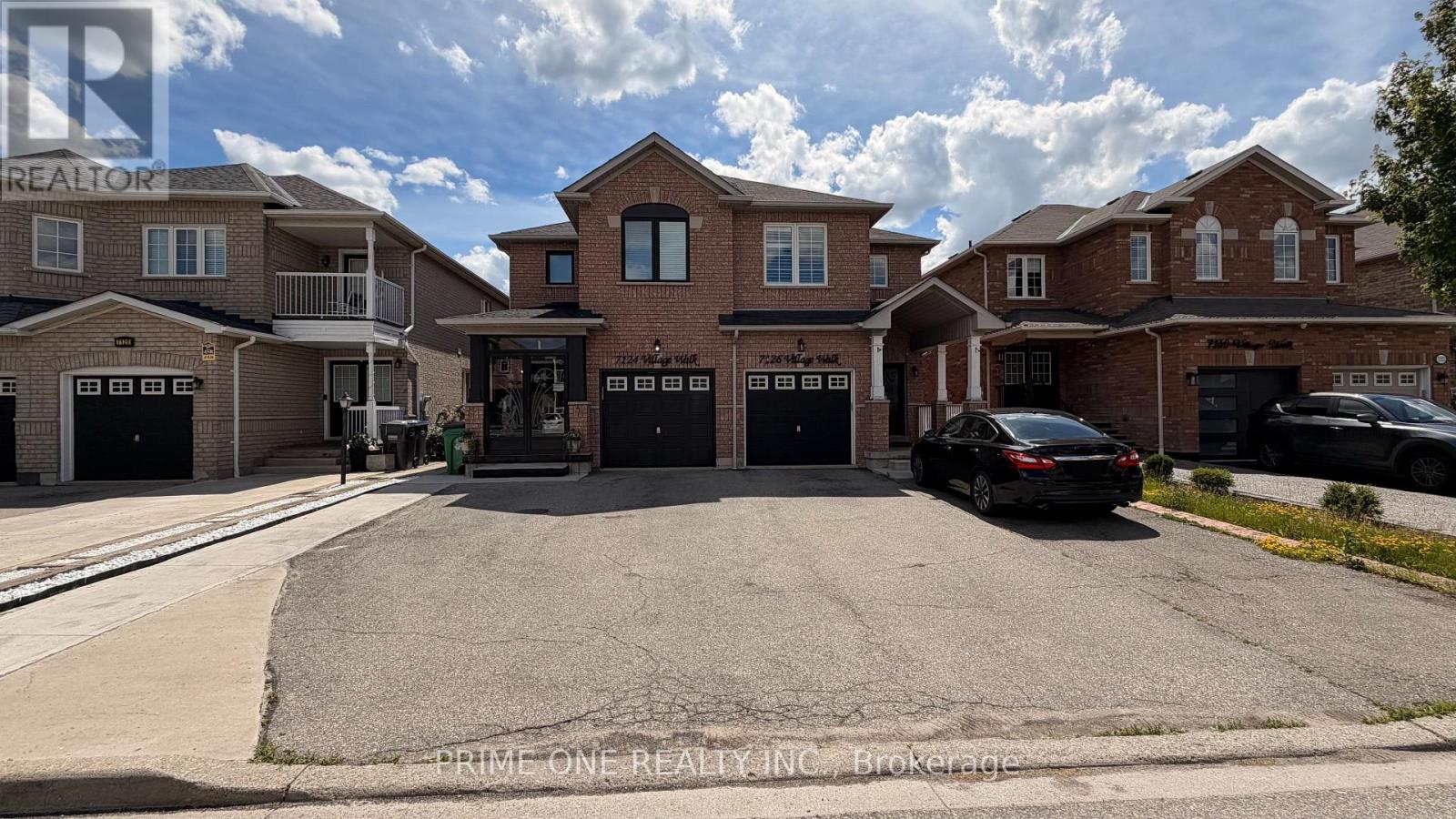 7124 Village Walk, Mississauga, Ontario  L5W 1X4 - Photo 2 - W13475996