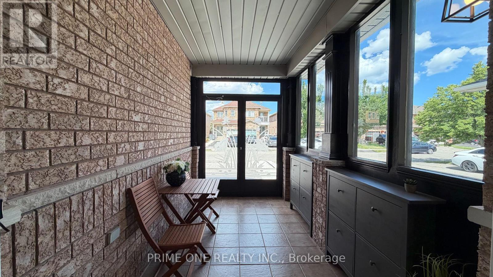 7124 Village Walk, Mississauga, Ontario  L5W 1X4 - Photo 4 - W13475996