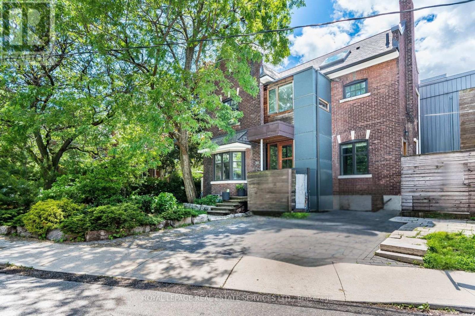 241 Garden Avenue, Toronto, Ontario  M6R 1J2 - Photo 1 - W13476092