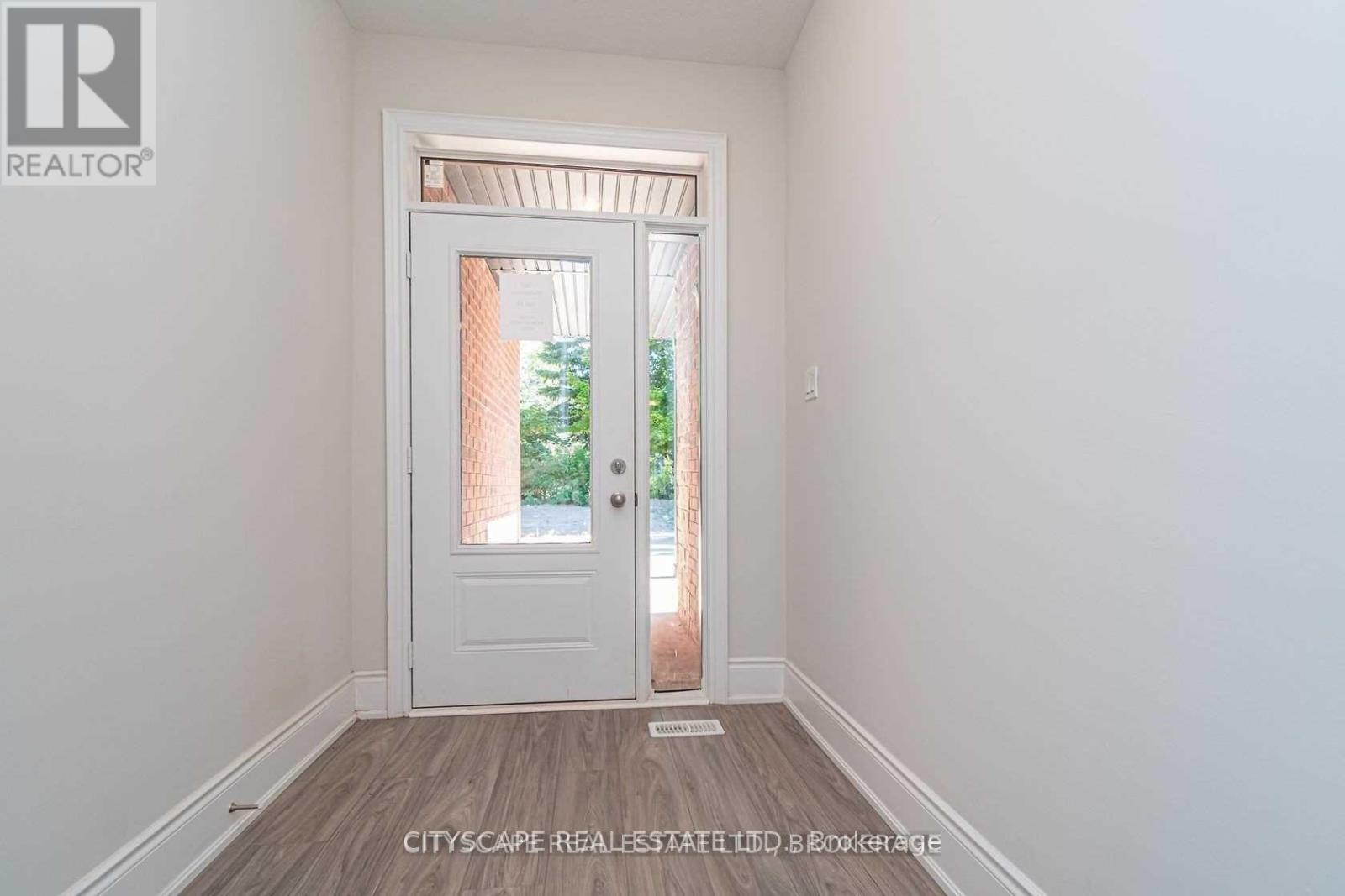 565 Wedgewood Drive, Burlington, Ontario  L7L 0J9 - Photo 2 - W13476060