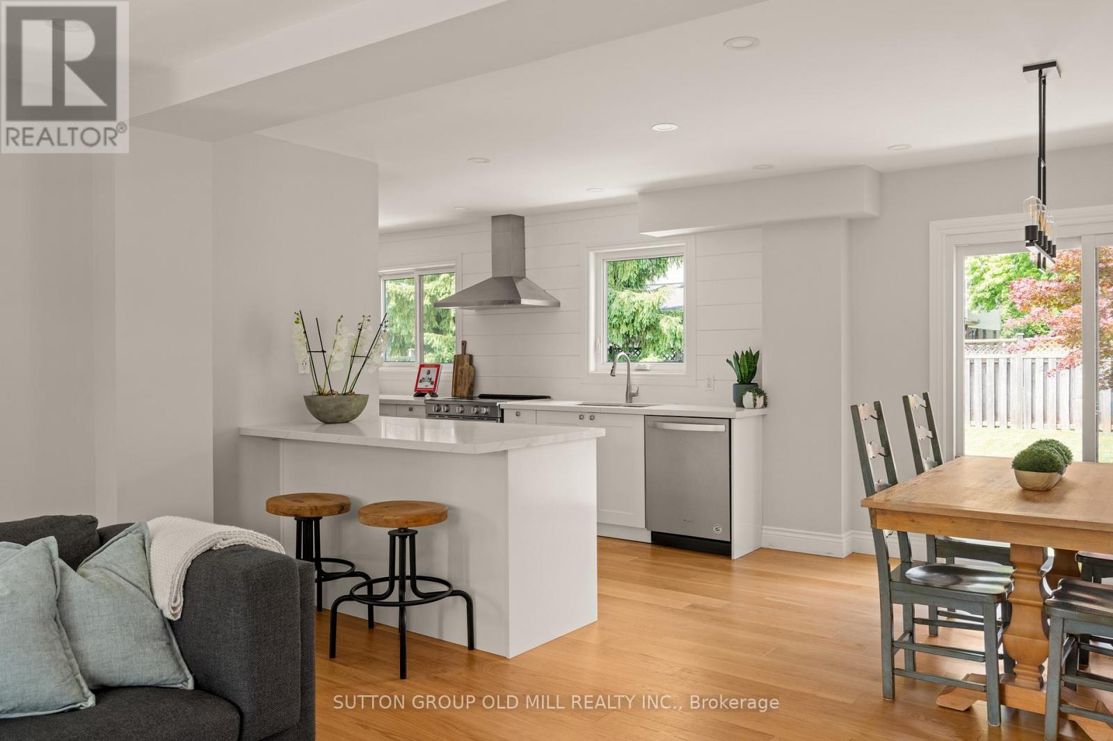 262 Chalmers Street, Oakville, Ontario  L6L 6A7 - Photo 7 - W13476386